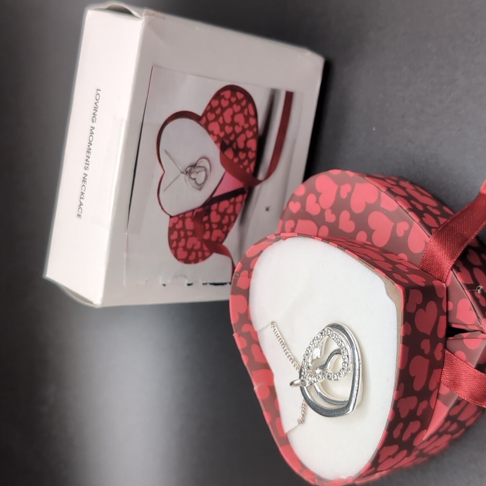 Vintage Avon 2011 Loving Moments Triple Heart Silver Tone Necklace In Heart Box - Picture 7 of 7